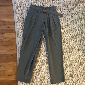 Oak + Fort Straight Leg Pleated Pant with Belt in Sage, Size 0
